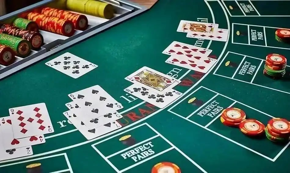 Responsible gaming message beside Lucky Dragon content on be 40